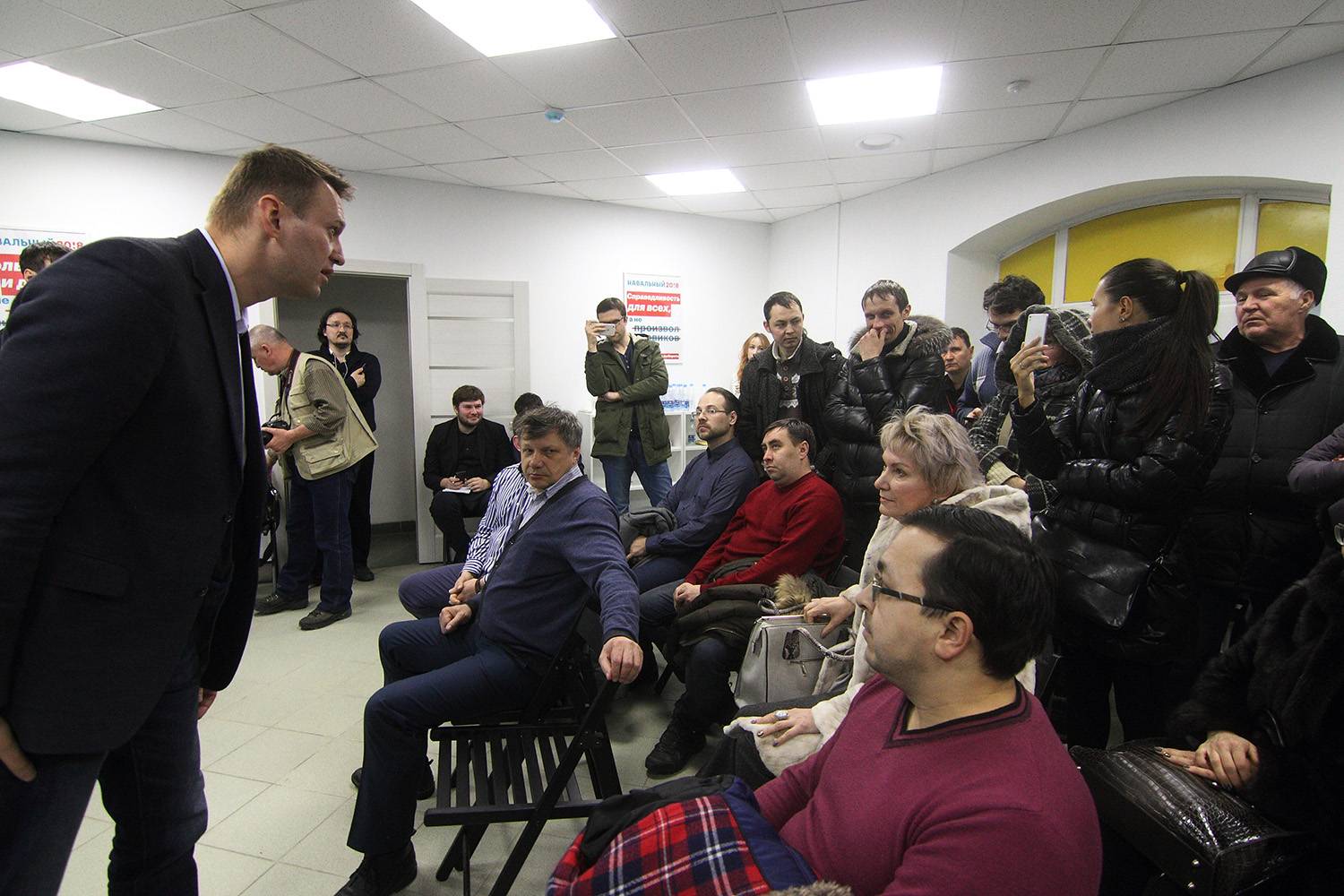 Алексей Навальный беседует со вкладчиками ТФБ